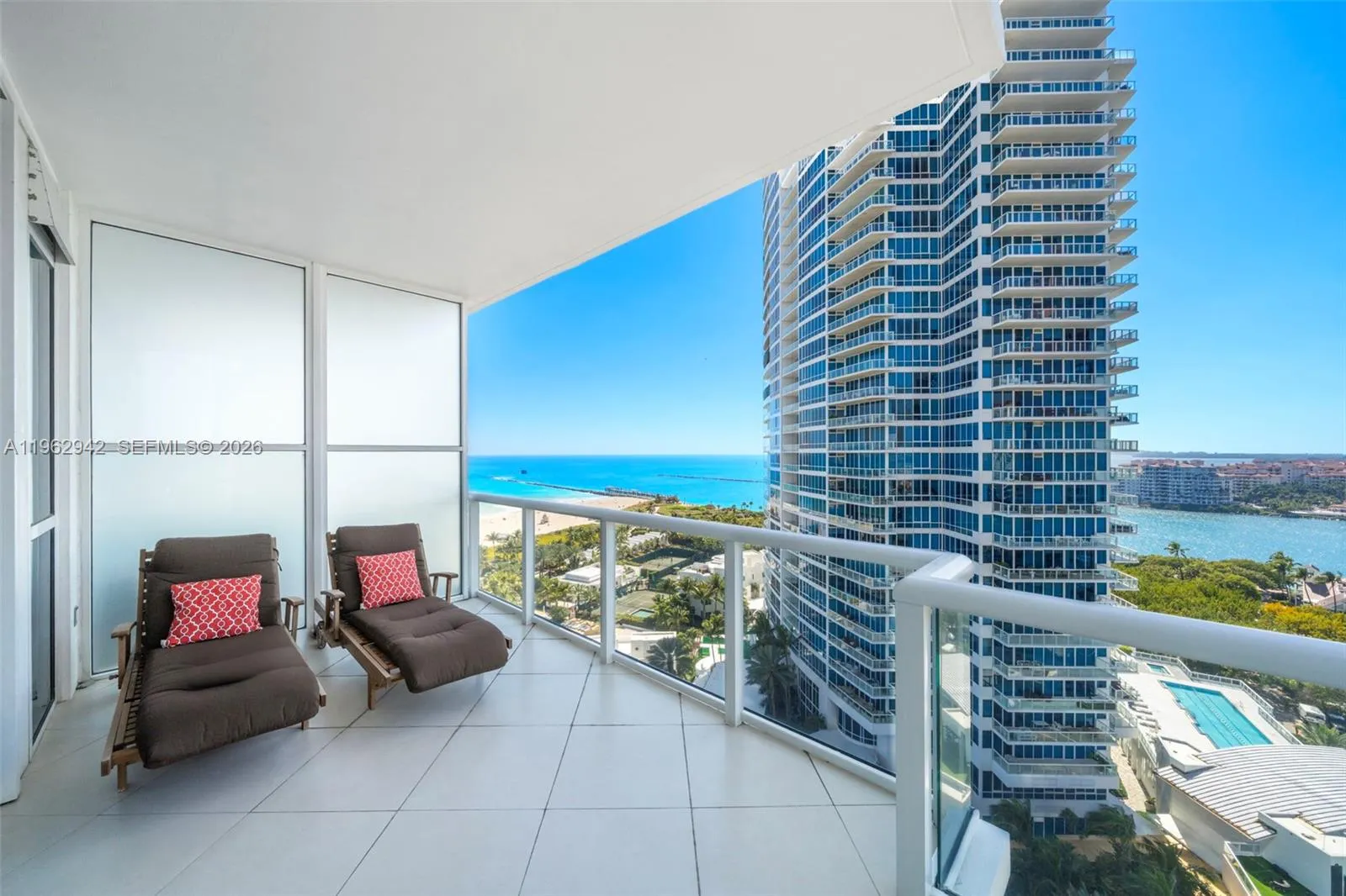 50 S Pointe Dr 1704, Miami Beach, Florida 33139, Miami Beach, Florida 33139, 2 Bedrooms Bedrooms, ,2 BathroomsBathrooms,Residential,For Sale,50 S Pointe Dr 1704, Miami Beach, Florida 33139,A11962942