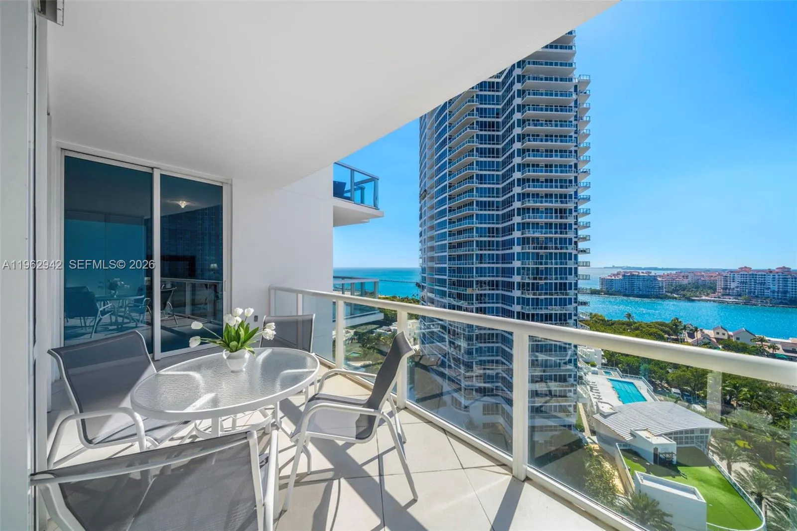 50 S Pointe Dr 1704, Miami Beach, Florida 33139, Miami Beach, Florida 33139, 2 Bedrooms Bedrooms, ,2 BathroomsBathrooms,Residential,For Sale,50 S Pointe Dr 1704, Miami Beach, Florida 33139,A11962942