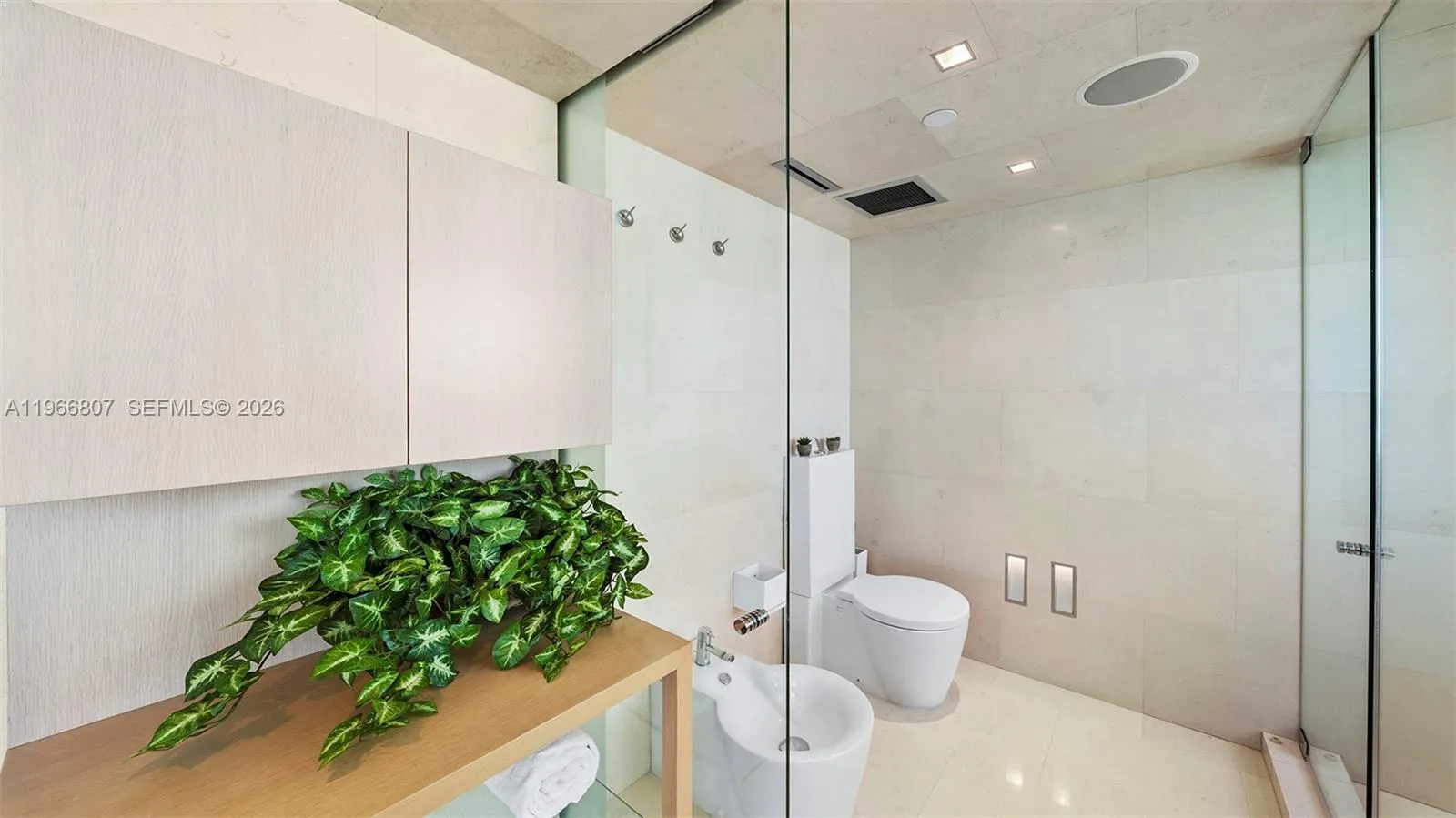 101 20th St Pha 3909, Miami Beach, Florida 33139, Miami Beach, Florida 33139, 3 Bedrooms Bedrooms, ,3 BathroomsBathrooms,Residential,For Sale,101 20th St Pha 3909, Miami Beach, Florida 33139,A11966807