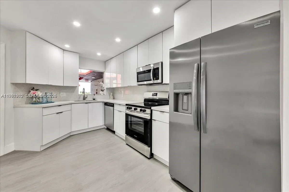 1750 W 46th St 433, Hialeah, Florida 33012, Hialeah, Florida 33012, 3 Bedrooms Bedrooms, ,2 BathroomsBathrooms,Residential Lease,For Rent,1750 W 46th St 433, Hialeah, Florida 33012,A11967902