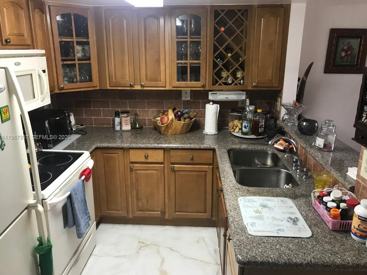 301 Nw 84th Ct 703, Miami, Florida 33126, Miami, Florida 33126, 1 Bedroom Bedrooms, ,1 BathroomBathrooms,Residential Lease,For Rent,301 Nw 84th Ct 703, Miami, Florida 33126,A11967937