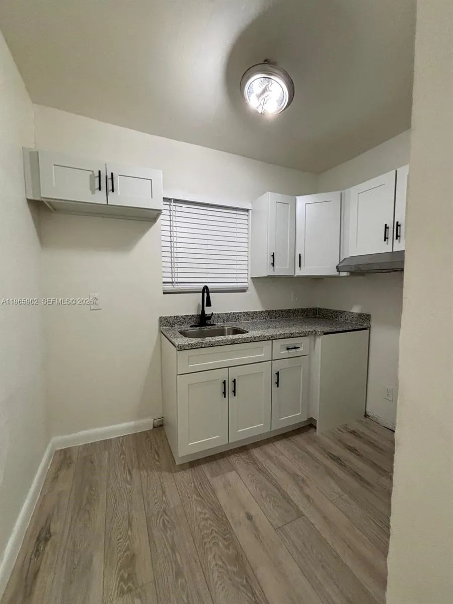 200 Nw 13th St 5, Miami, Florida 33136, Miami, Florida 33136, 1 Bedroom Bedrooms, ,1 BathroomBathrooms,Residential Lease,For Rent,200 Nw 13th St 5, Miami, Florida 33136,A11965902