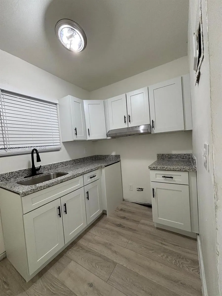 200 Nw 13th St 5, Miami, Florida 33136, Miami, Florida 33136, 1 Bedroom Bedrooms, ,1 BathroomBathrooms,Residential Lease,For Rent,200 Nw 13th St 5, Miami, Florida 33136,A11965902