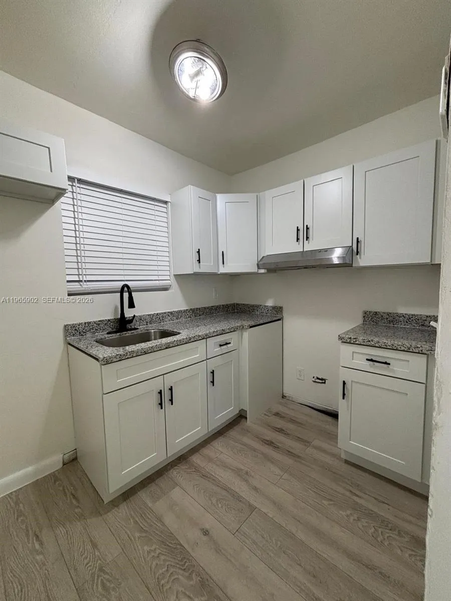 200 Nw 13th St 5, Miami, Florida 33136, Miami, Florida 33136, 1 Bedroom Bedrooms, ,1 BathroomBathrooms,Residential Lease,For Rent,200 Nw 13th St 5, Miami, Florida 33136,A11965902