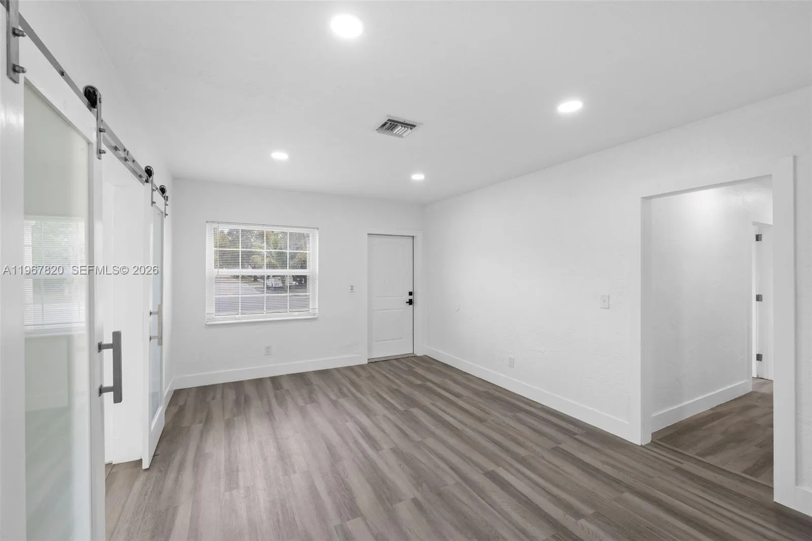 Living Room with vu to front door