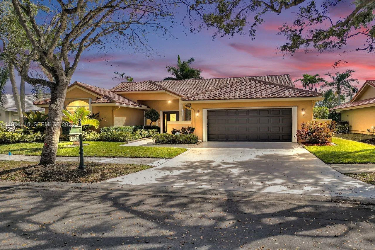 1614 Eastlake Way, Weston, Florida 33326, Weston, Florida 33326, 4 Bedrooms Bedrooms, ,2 BathroomsBathrooms,Residential,For Sale,1614 Eastlake Way, Weston, Florida 33326,A11964415