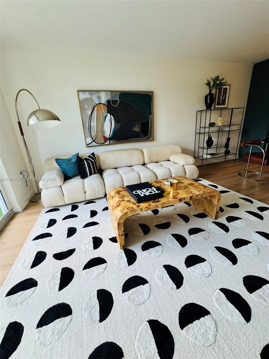 1045 10th St 302, Miami Beach, Florida 33139, Miami Beach, Florida 33139, 1 Bedroom Bedrooms, ,1 BathroomBathrooms,Residential Lease,For Rent,1045 10th St 302, Miami Beach, Florida 33139,A11964512