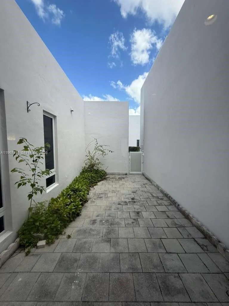 6309 Nw 104 Th Path, Doral, Florida 33178, Doral, Florida 33178, 3 Bedrooms Bedrooms, ,3 BathroomsBathrooms,Residential,For Sale,6309 Nw 104 Th Path, Doral, Florida 33178,A11967136