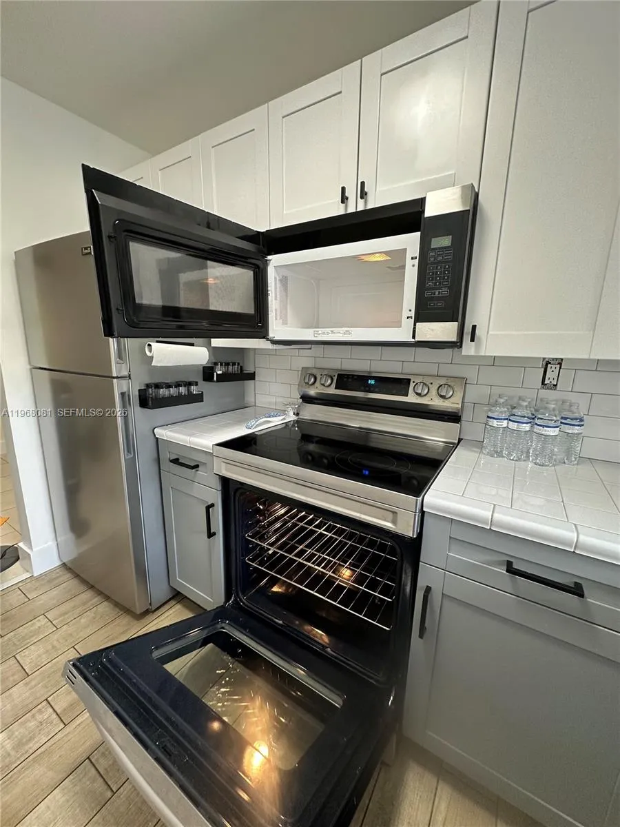 1700 Cleveland St 106, Hollywood, Florida 33020, Hollywood, Florida 33020, 1 Bedroom Bedrooms, ,1 BathroomBathrooms,Residential Lease,For Rent,1700 Cleveland St 106, Hollywood, Florida 33020,A11968081