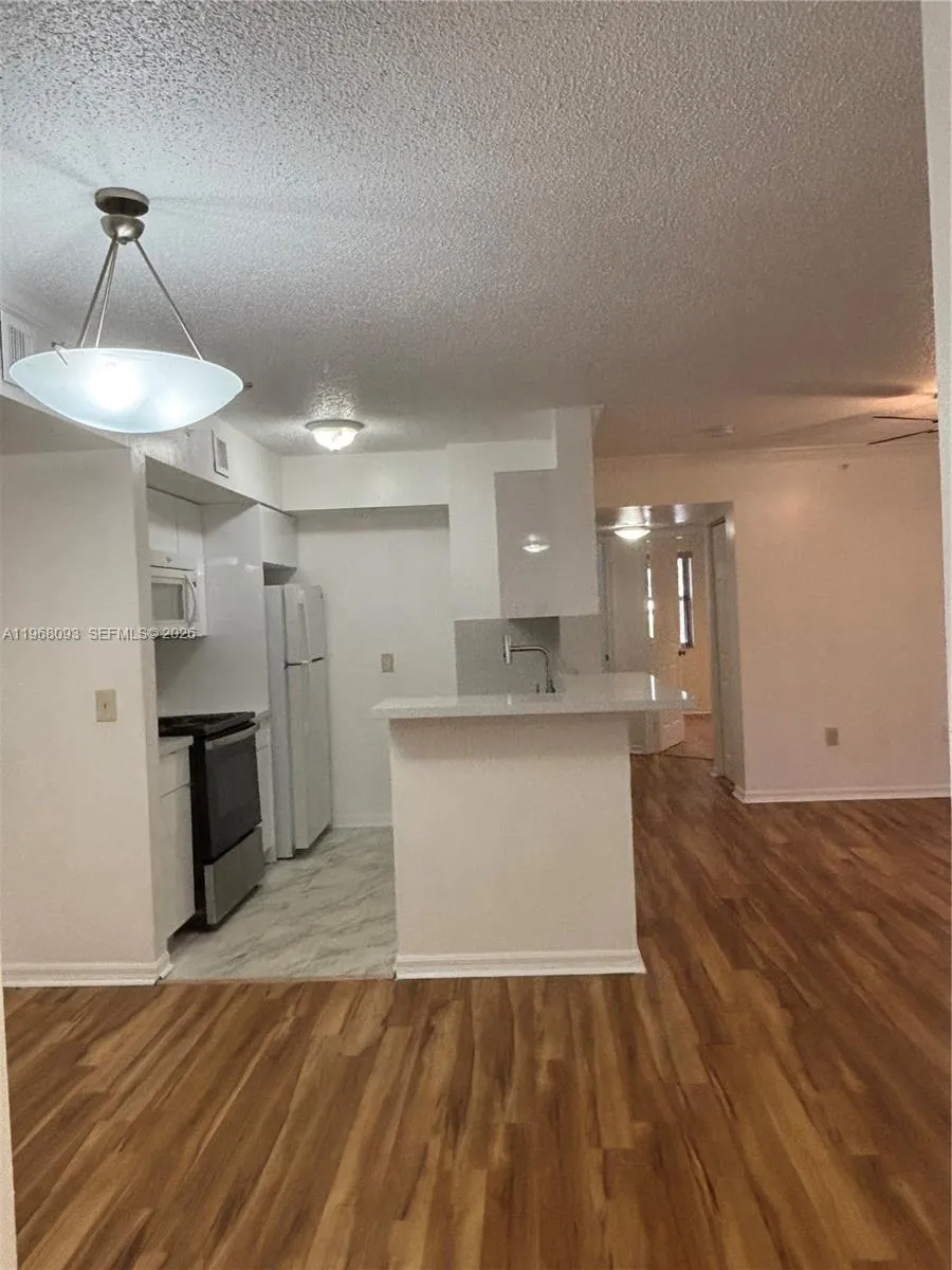 2433 Centergate Dr 202, Miramar, Florida 33025, Miramar, Florida 33025, 3 Bedrooms Bedrooms, ,2 BathroomsBathrooms,Residential Lease,For Rent,2433 Centergate Dr 202, Miramar, Florida 33025,A11968093