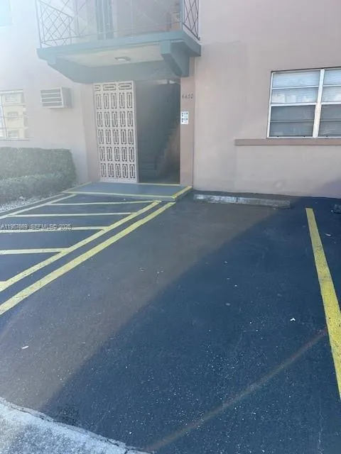 6430 W Flagler St 1, Miami, Florida 33144, Miami, Florida 33144, 1 Bedroom Bedrooms, ,1 BathroomBathrooms,Residential Lease,For Rent,6430 W Flagler St 1, Miami, Florida 33144,A11957669