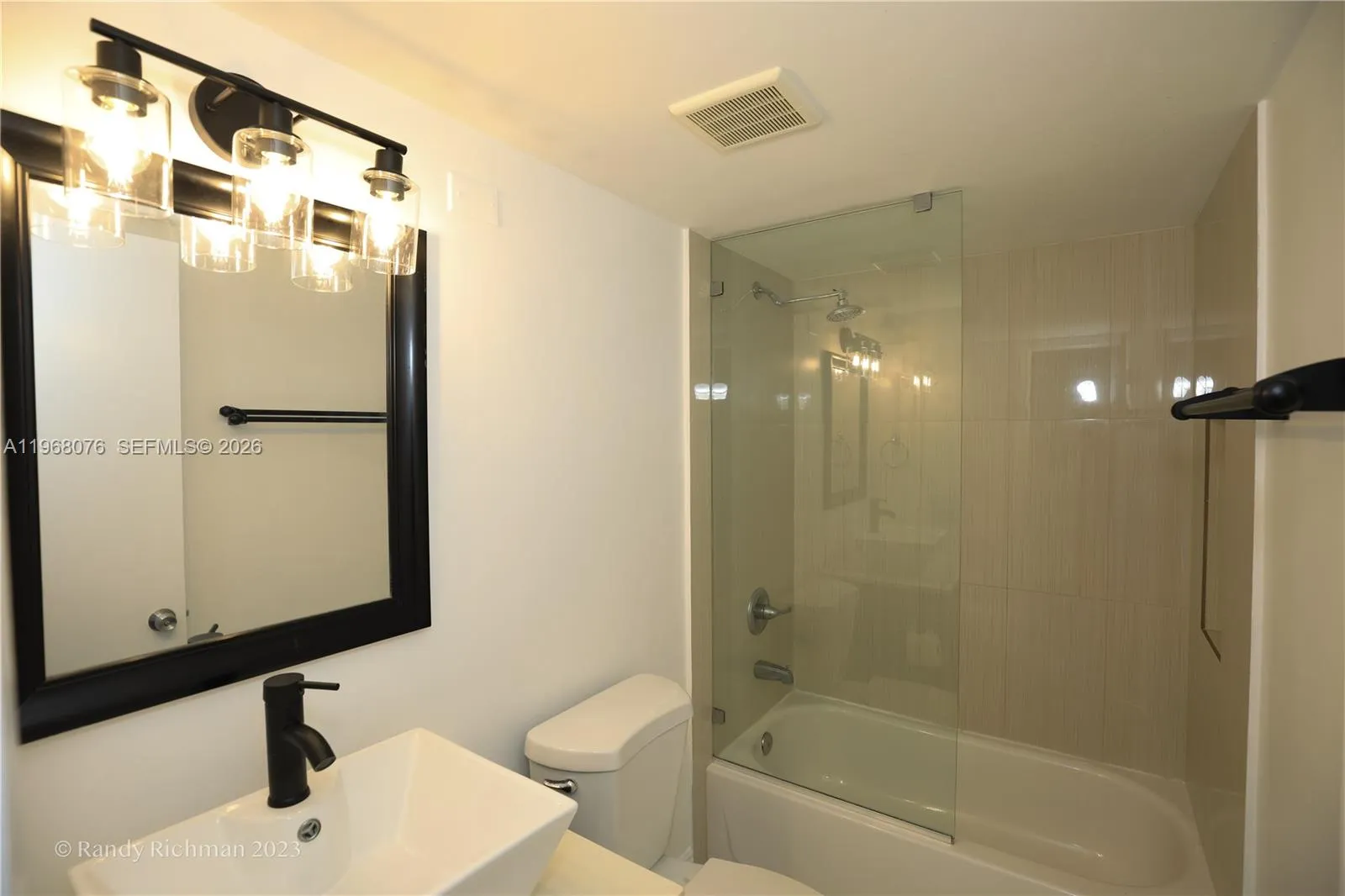 600 Ne 36th St T17, Miami, Florida 33137, Miami, Florida 33137, 2 Bedrooms Bedrooms, ,2 BathroomsBathrooms,Residential Lease,For Rent,600 Ne 36th St T17, Miami, Florida 33137,A11968076