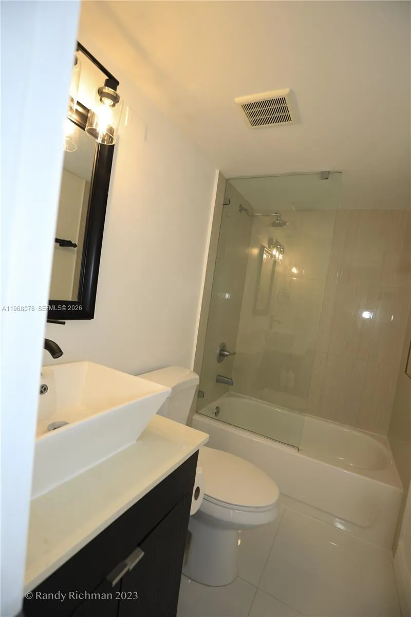 600 Ne 36th St T17, Miami, Florida 33137, Miami, Florida 33137, 2 Bedrooms Bedrooms, ,2 BathroomsBathrooms,Residential Lease,For Rent,600 Ne 36th St T17, Miami, Florida 33137,A11968076