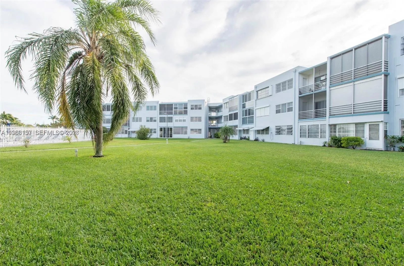 2200 Park Ln 105, Hollywood, Florida 33021, Hollywood, Florida 33021, 1 Bedroom Bedrooms, ,1 BathroomBathrooms,Residential,For Sale,2200 Park Ln 105, Hollywood, Florida 33021,A11968157