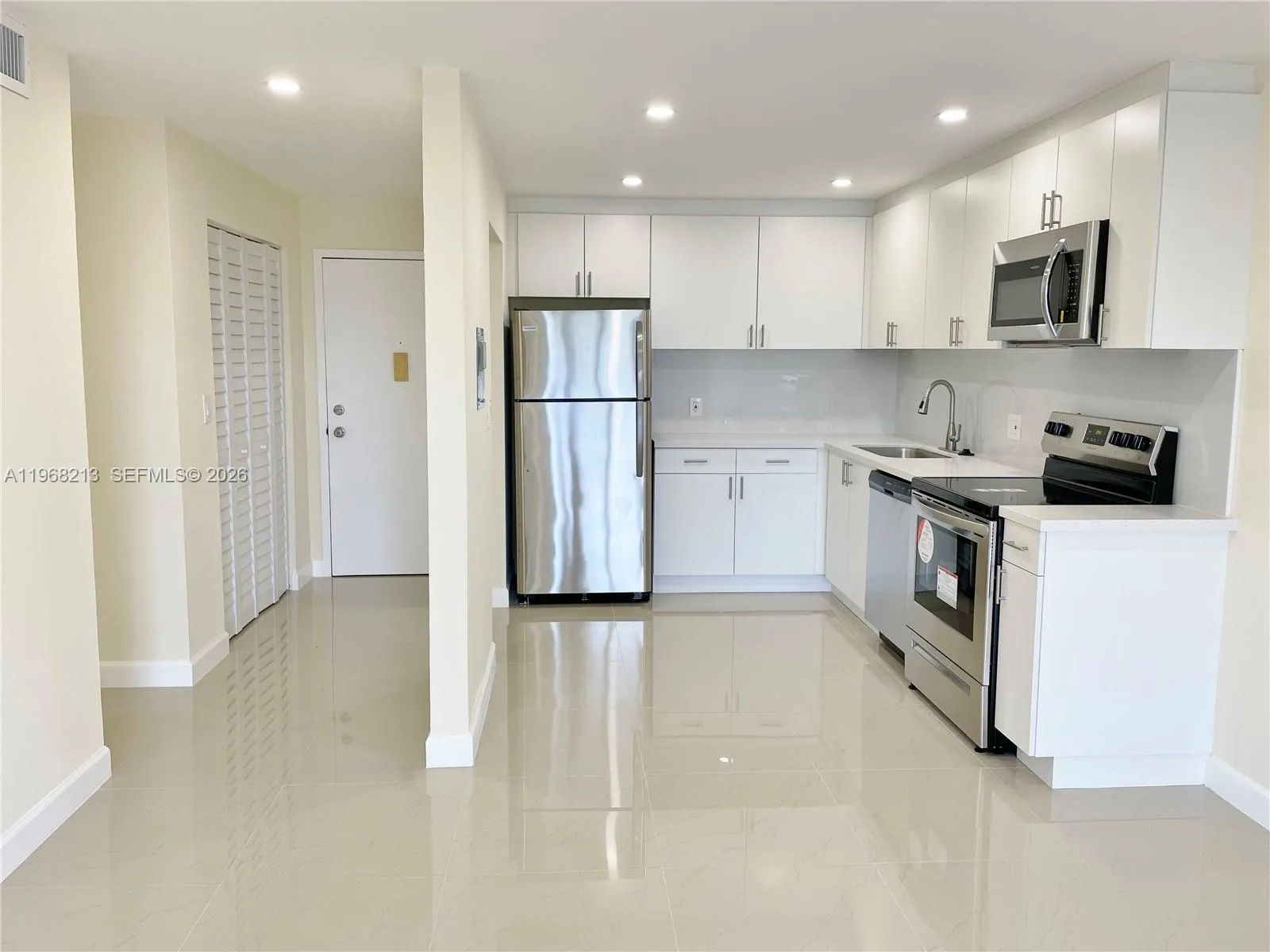 16950 W Dixie Hwy A322, North Miami Beach, Florida, North Miami Beach, Florida 33160, 1 Bedroom Bedrooms, ,1 BathroomBathrooms,Residential Lease,For Rent,16950 W Dixie Hwy A322, North Miami Beach, Florida,A11968213