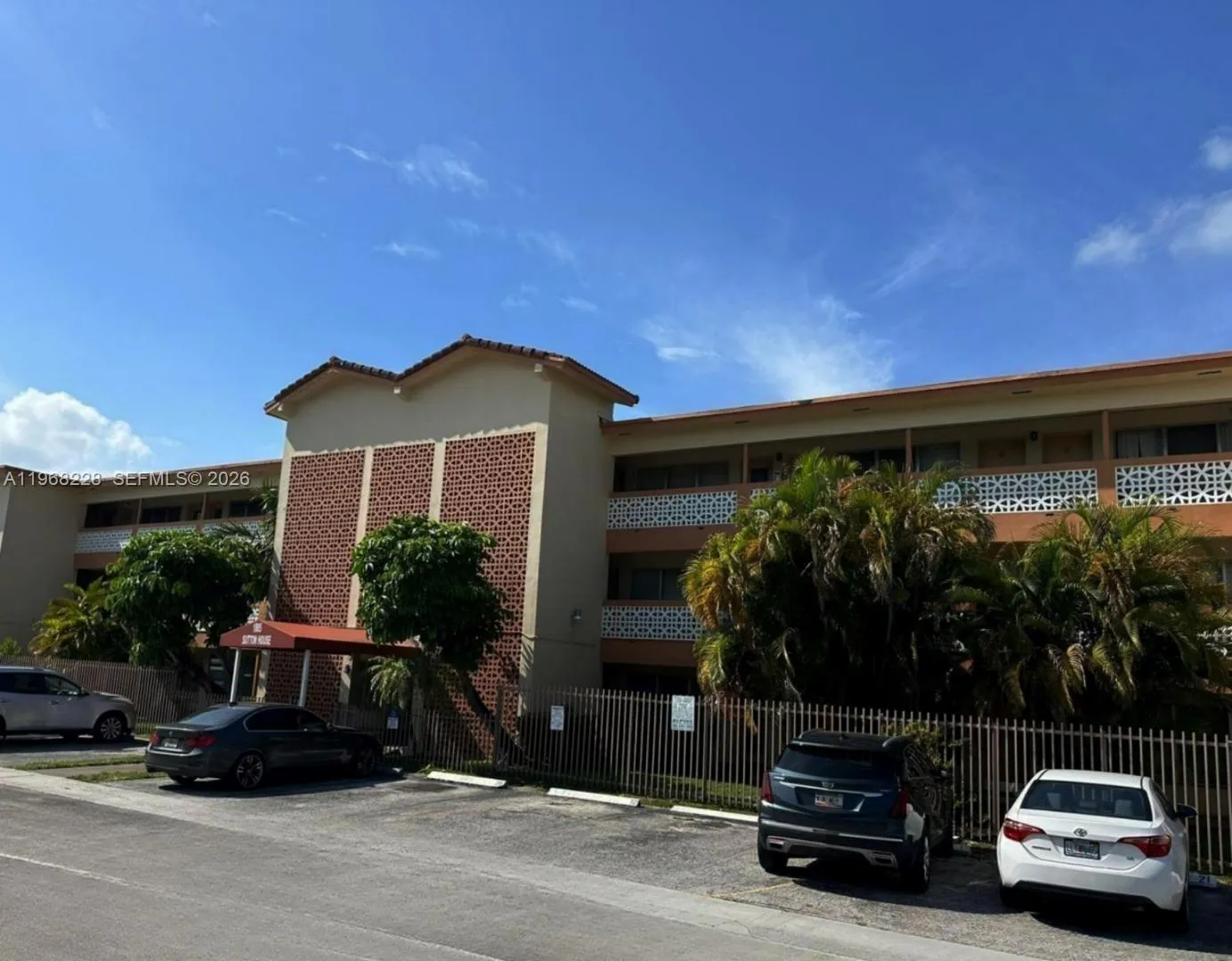 1885 Ne 121st St 16, North Miami, Florida 33181, North Miami, Florida 33181, 1 Bedroom Bedrooms, ,1 BathroomBathrooms,Residential Lease,For Rent,1885 Ne 121st St 16, North Miami, Florida 33181,A11968228