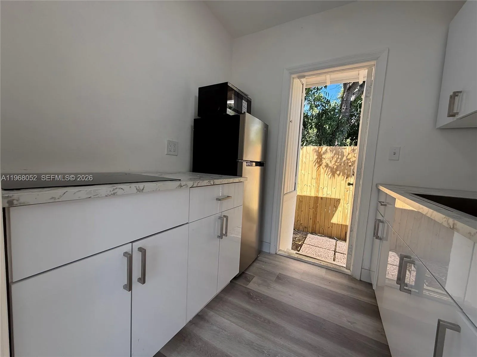 2801 Sw 26th St R-right, Miami, Florida 33133, Miami, Florida 33133, ,1 BathroomBathrooms,Residential Lease,For Rent,2801 Sw 26th St R-right, Miami, Florida 33133,A11968052