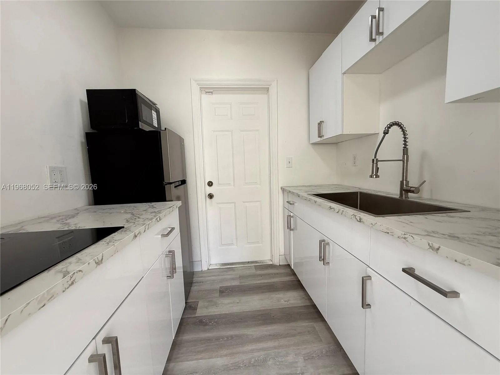 2801 Sw 26th St R-right, Miami, Florida 33133, Miami, Florida 33133, ,1 BathroomBathrooms,Residential Lease,For Rent,2801 Sw 26th St R-right, Miami, Florida 33133,A11968052