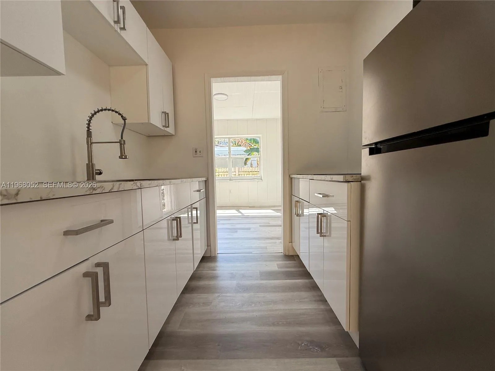 2801 Sw 26th St R-right, Miami, Florida 33133, Miami, Florida 33133, ,1 BathroomBathrooms,Residential Lease,For Rent,2801 Sw 26th St R-right, Miami, Florida 33133,A11968052