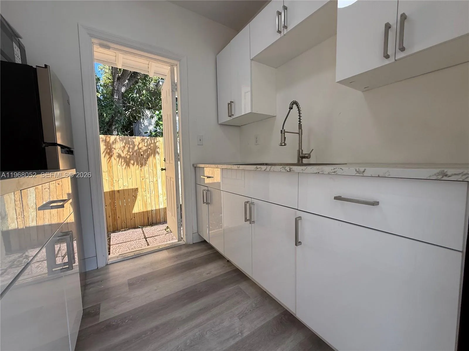 2801 Sw 26th St R-right, Miami, Florida 33133, Miami, Florida 33133, ,1 BathroomBathrooms,Residential Lease,For Rent,2801 Sw 26th St R-right, Miami, Florida 33133,A11968052