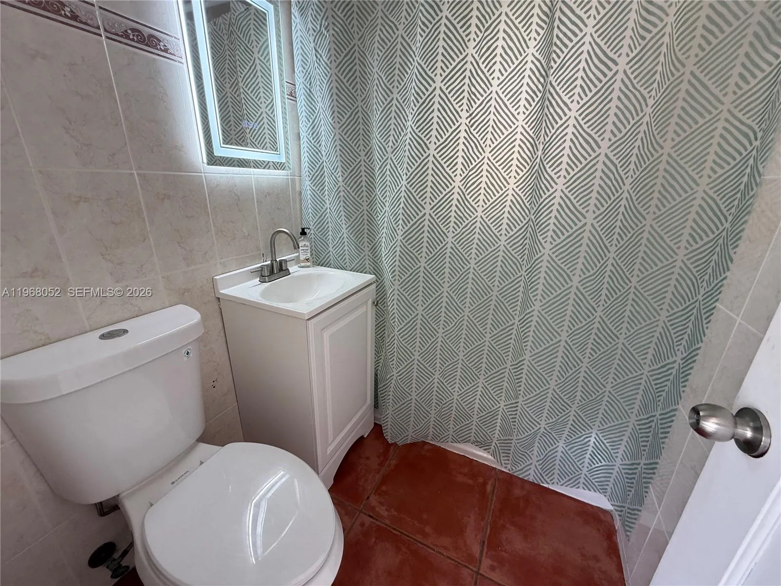 2801 Sw 26th St R-right, Miami, Florida 33133, Miami, Florida 33133, ,1 BathroomBathrooms,Residential Lease,For Rent,2801 Sw 26th St R-right, Miami, Florida 33133,A11968052
