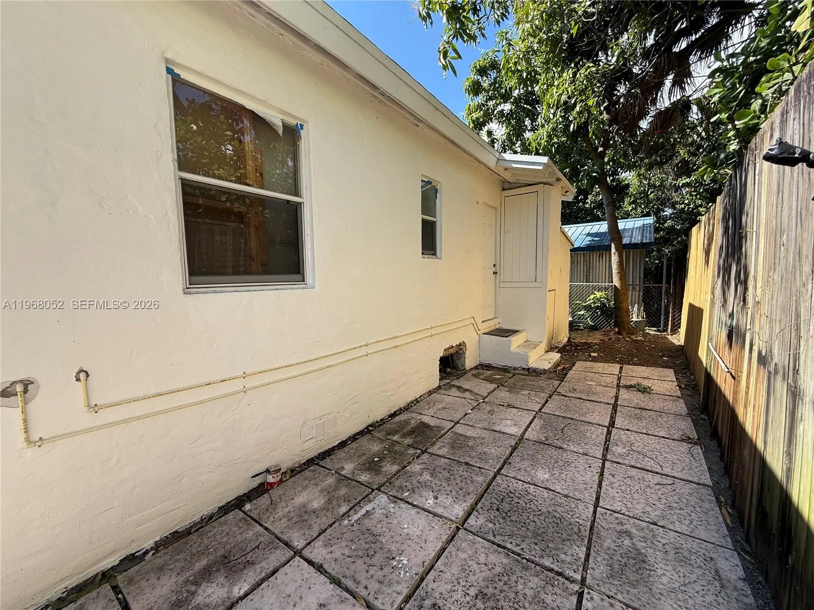 2801 Sw 26th St R-right, Miami, Florida 33133, Miami, Florida 33133, ,1 BathroomBathrooms,Residential Lease,For Rent,2801 Sw 26th St R-right, Miami, Florida 33133,A11968052