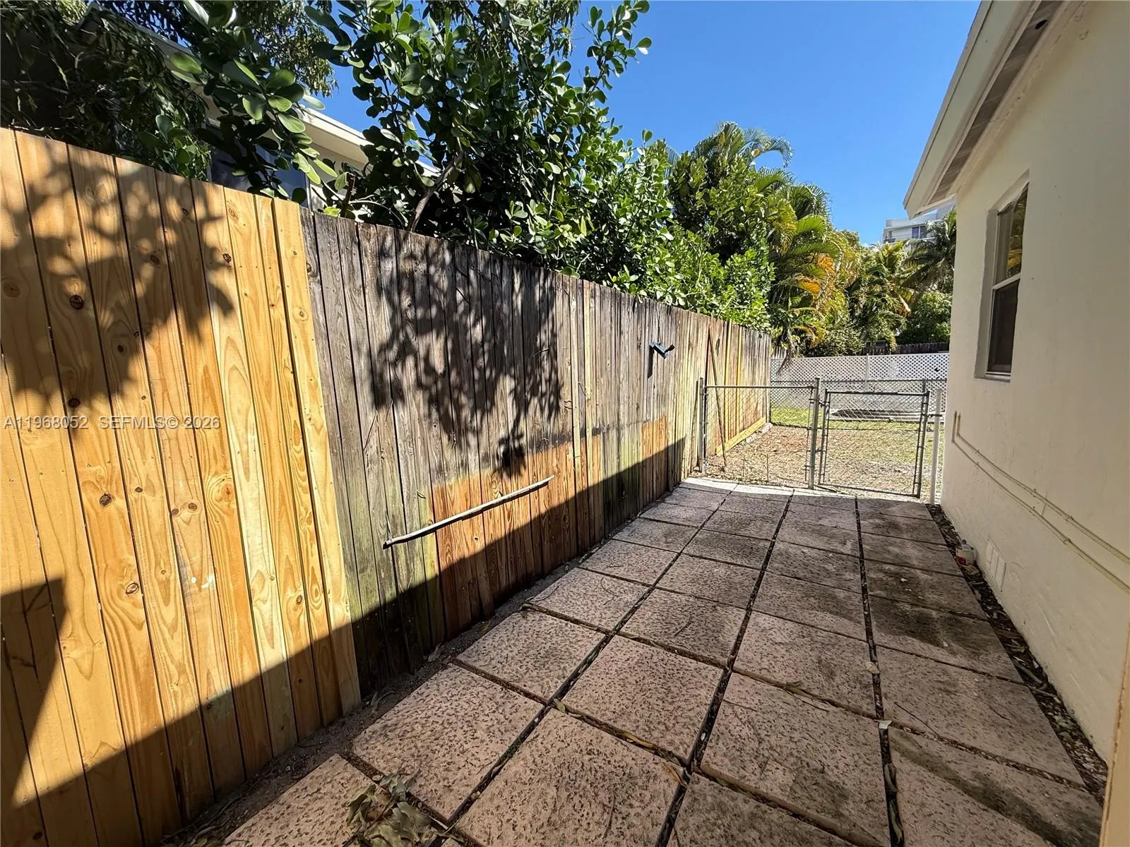 2801 Sw 26th St R-right, Miami, Florida 33133, Miami, Florida 33133, ,1 BathroomBathrooms,Residential Lease,For Rent,2801 Sw 26th St R-right, Miami, Florida 33133,A11968052