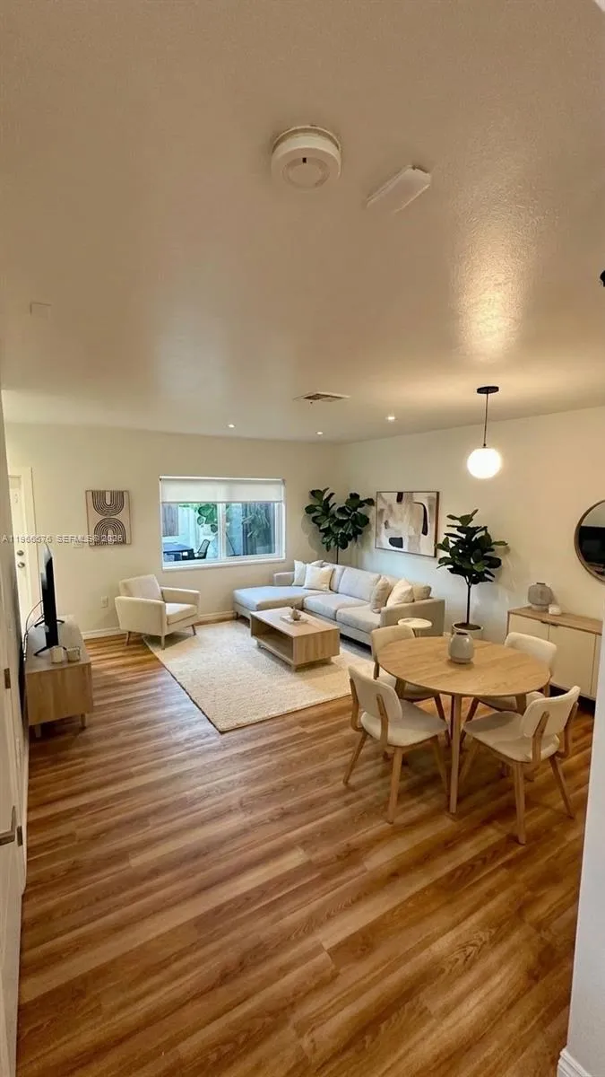 3063 Center St 15, Miami, Florida 33133, Miami, Florida 33133, 2 Bedrooms Bedrooms, ,2 BathroomsBathrooms,Residential Lease,For Rent,3063 Center St 15, Miami, Florida 33133,A11966576