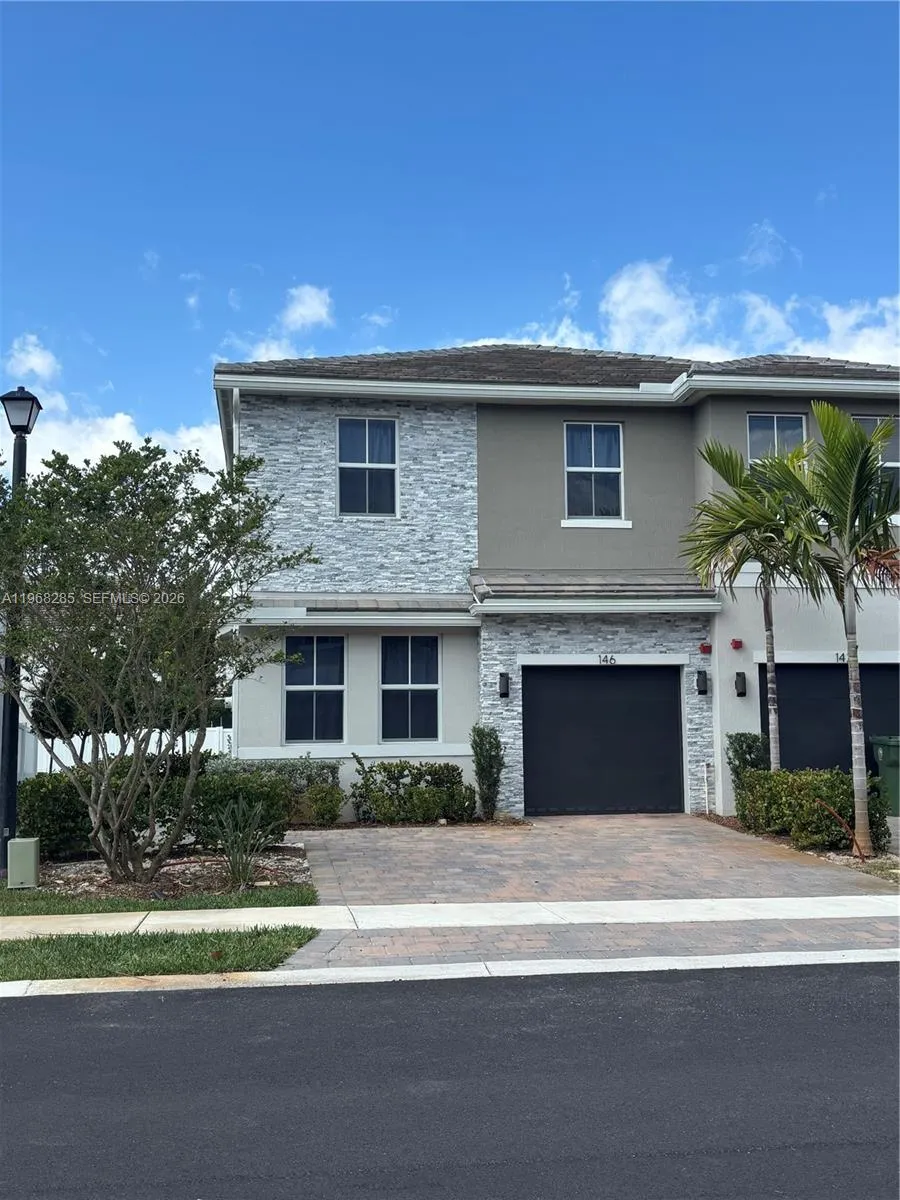 146 Sw 170th Ave 146, Pembroke Pines, Florida 3302, Pembroke Pines, Florida 33027, 4 Bedrooms Bedrooms, ,3 BathroomsBathrooms,Residential Lease,For Rent,146 Sw 170th Ave 146, Pembroke Pines, Florida 3302,A11968285