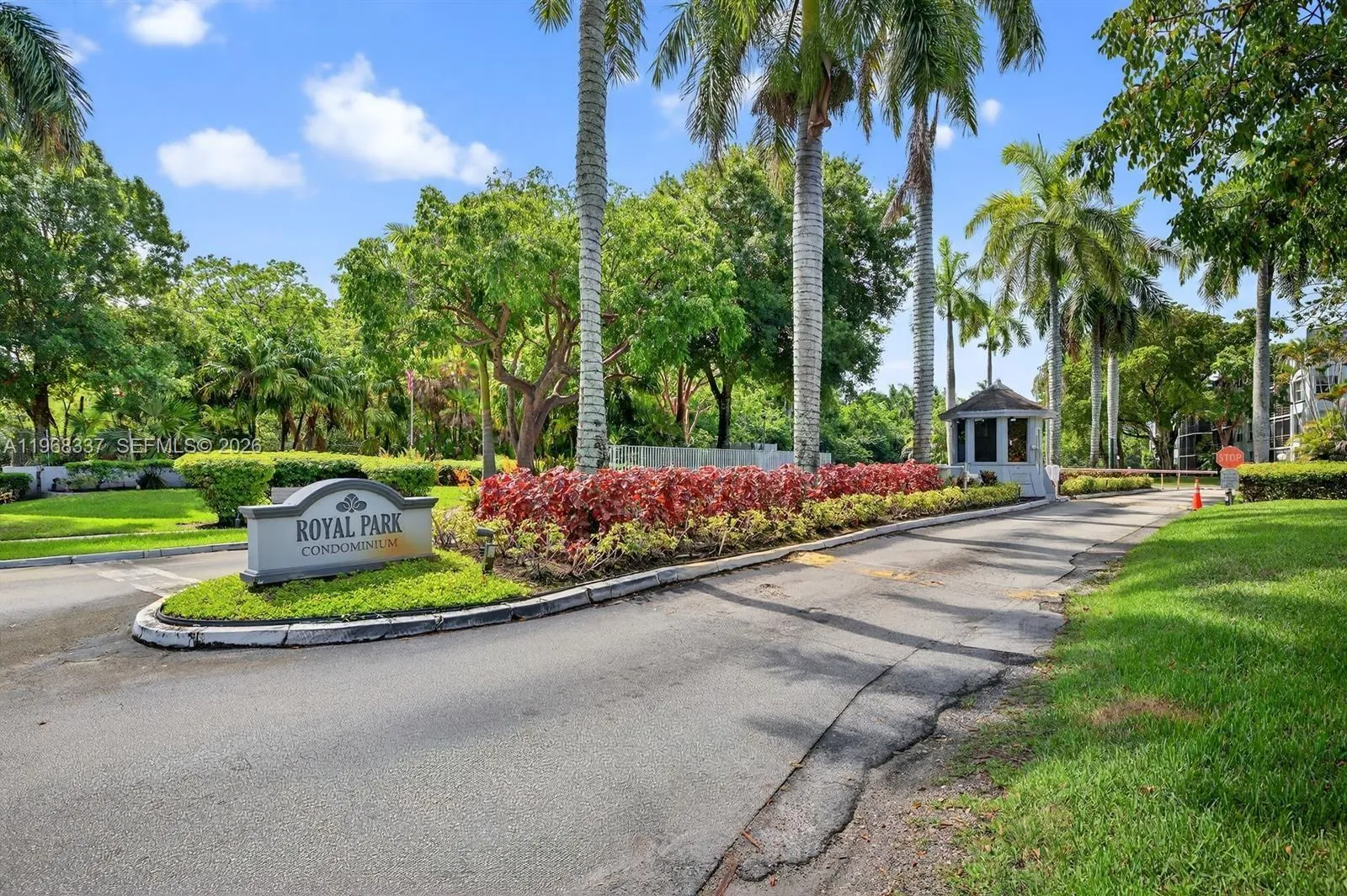 112 Royal Park Dr 3h, Oakland Park, Florida 33309, Oakland Park, Florida 33309, 2 Bedrooms Bedrooms, ,2 BathroomsBathrooms,Residential,For Sale,112 Royal Park Dr 3h, Oakland Park, Florida 33309,A11968337