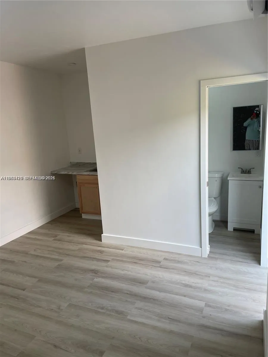7390 Sw 30th Ter 3, Miami, Florida 33155, Miami, Florida 33155, 1 Bedroom Bedrooms, ,1 BathroomBathrooms,Residential Lease,For Rent,7390 Sw 30th Ter 3, Miami, Florida 33155,A11968425