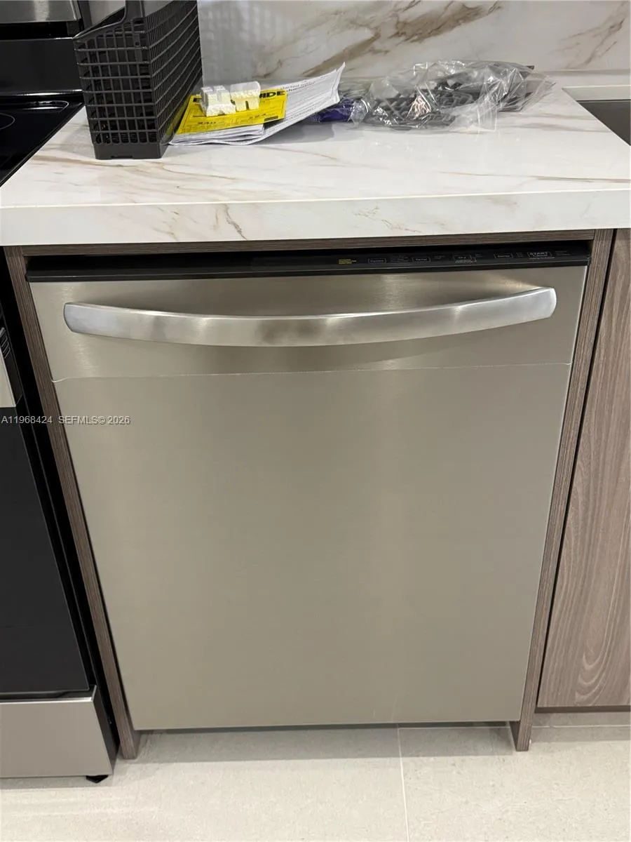 1900 W 54th St 219, Hialeah, Florida 33012, Hialeah, Florida 33012, 2 Bedrooms Bedrooms, ,2 BathroomsBathrooms,Residential Lease,For Rent,1900 W 54th St 219, Hialeah, Florida 33012,A11968424