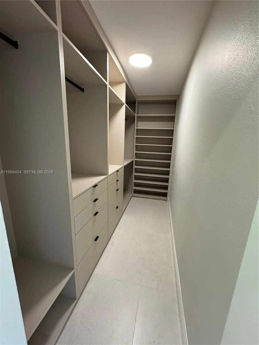 1900 W 54th St 219, Hialeah, Florida 33012, Hialeah, Florida 33012, 2 Bedrooms Bedrooms, ,2 BathroomsBathrooms,Residential Lease,For Rent,1900 W 54th St 219, Hialeah, Florida 33012,A11968424