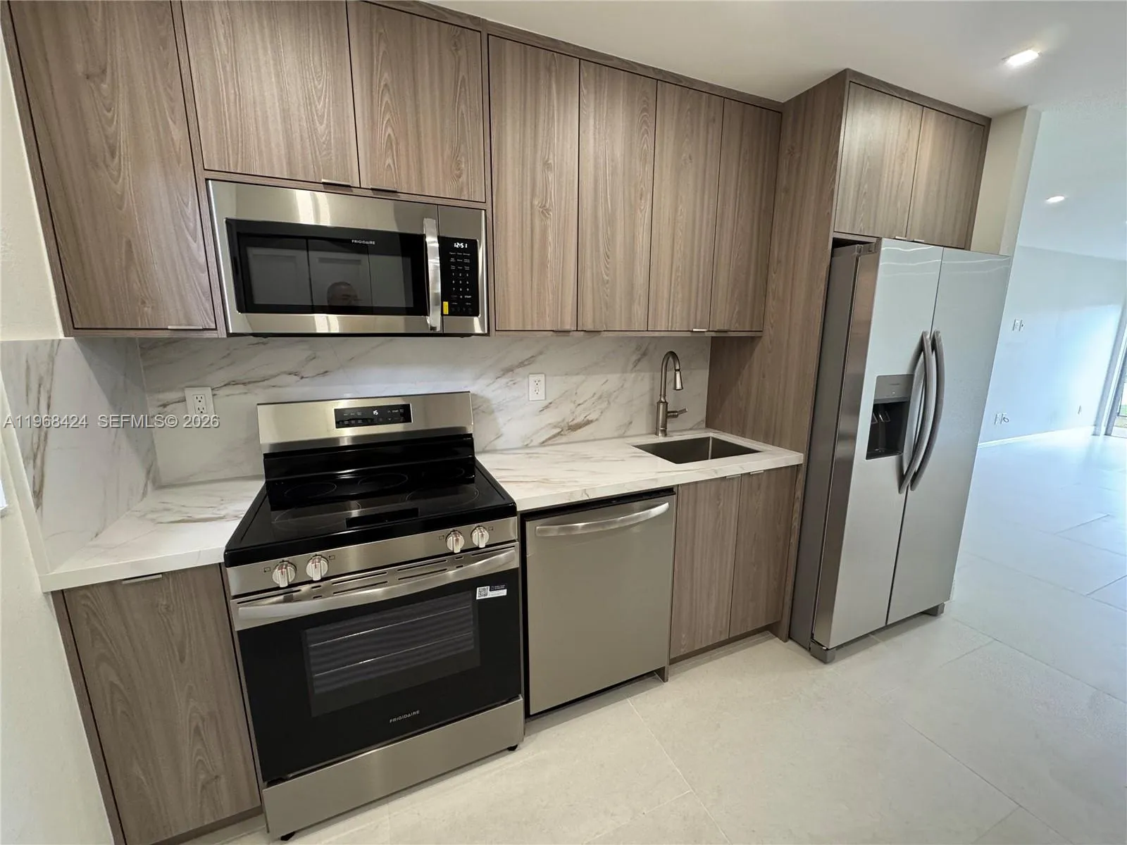 1900 W 54th St 219, Hialeah, Florida 33012, Hialeah, Florida 33012, 2 Bedrooms Bedrooms, ,2 BathroomsBathrooms,Residential Lease,For Rent,1900 W 54th St 219, Hialeah, Florida 33012,A11968424