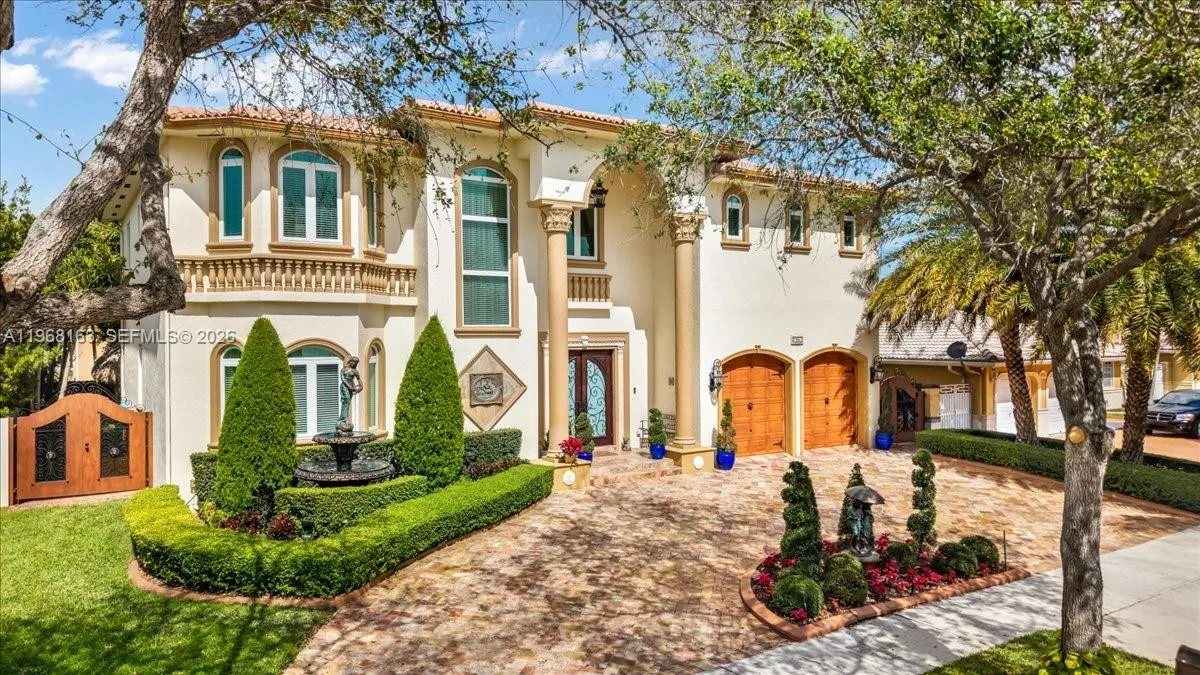 7851 Nw 166th Ter, Miami Lakes, Florida 33016, Miami Lakes, Florida 33016, 6 Bedrooms Bedrooms, ,5 BathroomsBathrooms,Residential,For Sale,7851 Nw 166th Ter, Miami Lakes, Florida 33016,A11968163