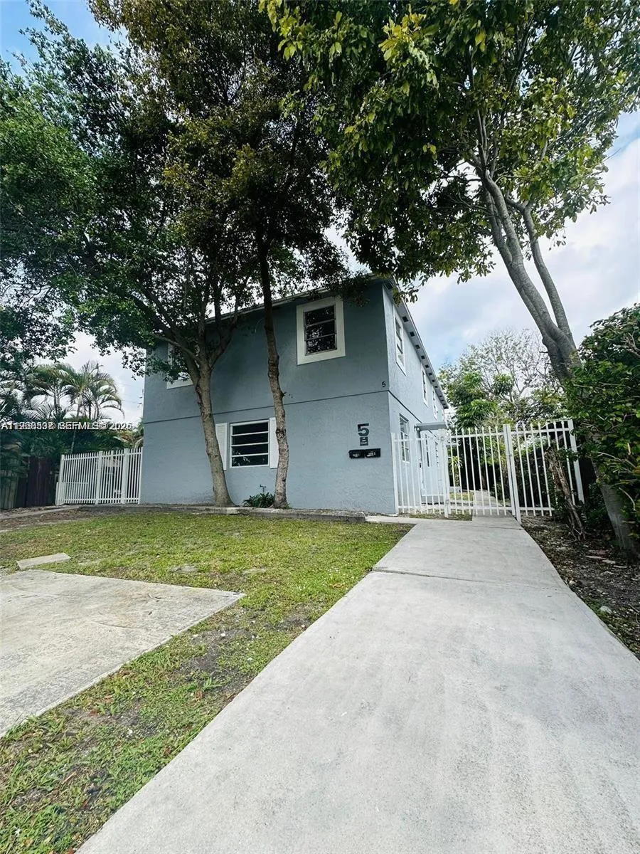 5 Ne 16th Ct, Fort Lauderdale, Florida 33305, Fort Lauderdale, Florida 33305, ,Residential Income,For Sale,5 Ne 16th Ct, Fort Lauderdale, Florida 33305,A11968537