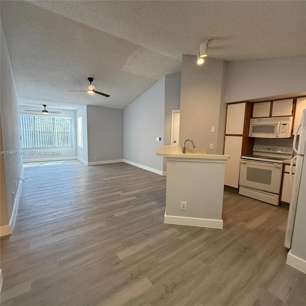 3330 Pinewalk Dr N 1634, Margate, Florida 33063, Margate, Florida 33063, 1 Bedroom Bedrooms, ,1 BathroomBathrooms,Residential Lease,For Rent,3330 Pinewalk Dr N 1634, Margate, Florida 33063,A11967181