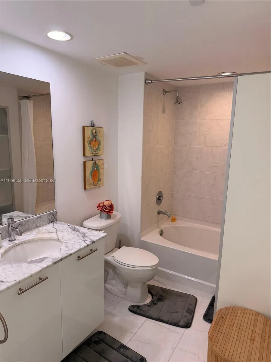 951 Brickell Ave 3108, Miami, Florida 33131, Miami, Florida 33131, 1 Bedroom Bedrooms, ,1 BathroomBathrooms,Residential Lease,For Rent,951 Brickell Ave 3108, Miami, Florida 33131,A11968559