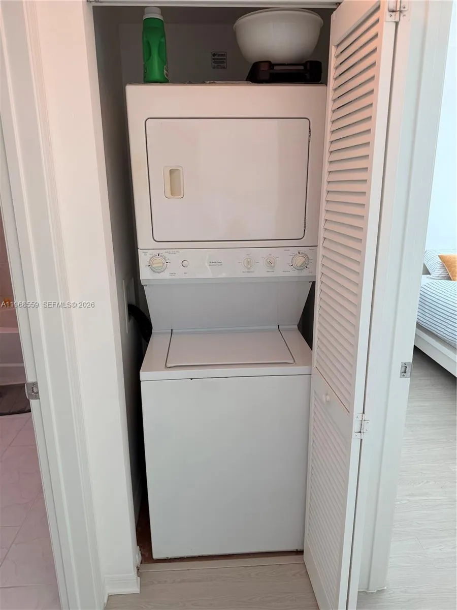 951 Brickell Ave 3108, Miami, Florida 33131, Miami, Florida 33131, 1 Bedroom Bedrooms, ,1 BathroomBathrooms,Residential Lease,For Rent,951 Brickell Ave 3108, Miami, Florida 33131,A11968559