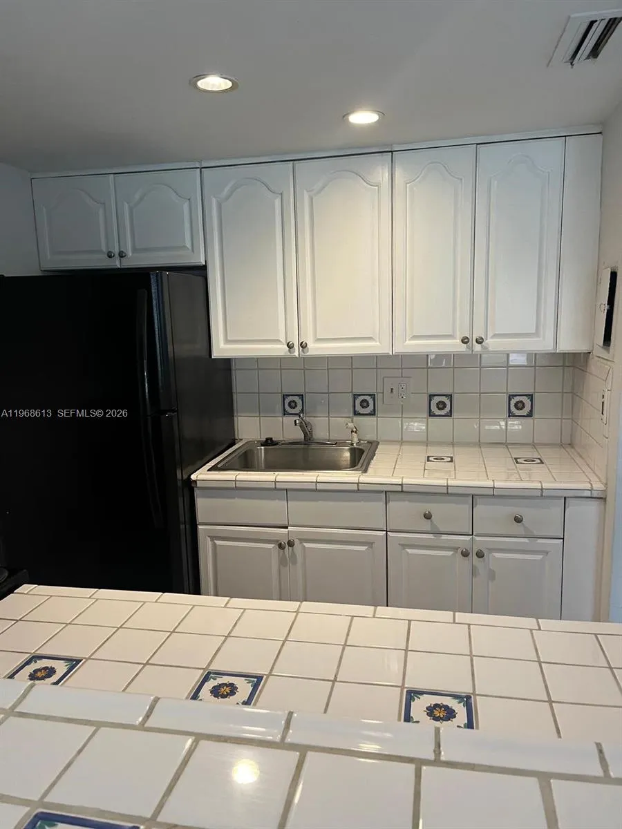 7304 Sw 82nd St A105, Miami, Florida 33143, Miami, Florida 33143, 1 Bedroom Bedrooms, ,1 BathroomBathrooms,Residential Lease,For Rent,7304 Sw 82nd St A105, Miami, Florida 33143,A11968613