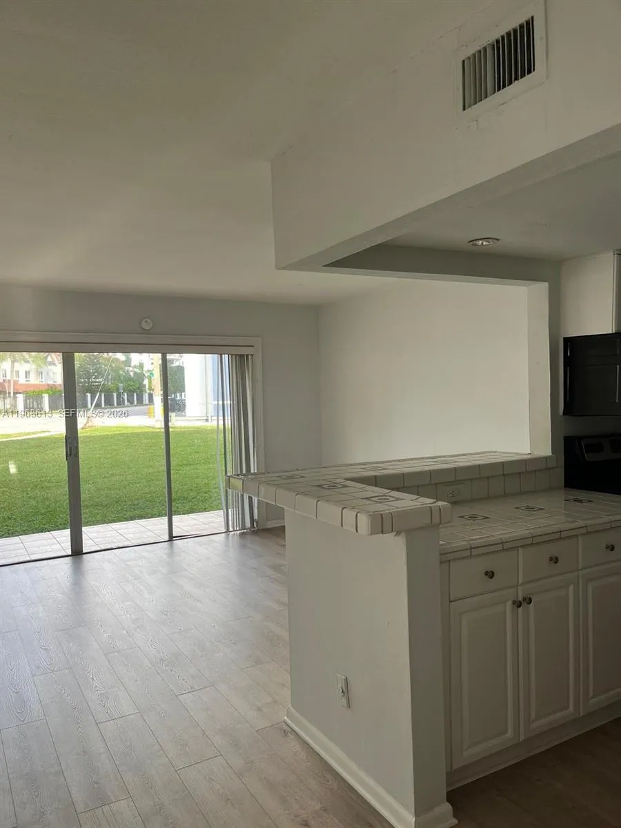 7304 Sw 82nd St A105, Miami, Florida 33143, Miami, Florida 33143, 1 Bedroom Bedrooms, ,1 BathroomBathrooms,Residential Lease,For Rent,7304 Sw 82nd St A105, Miami, Florida 33143,A11968613