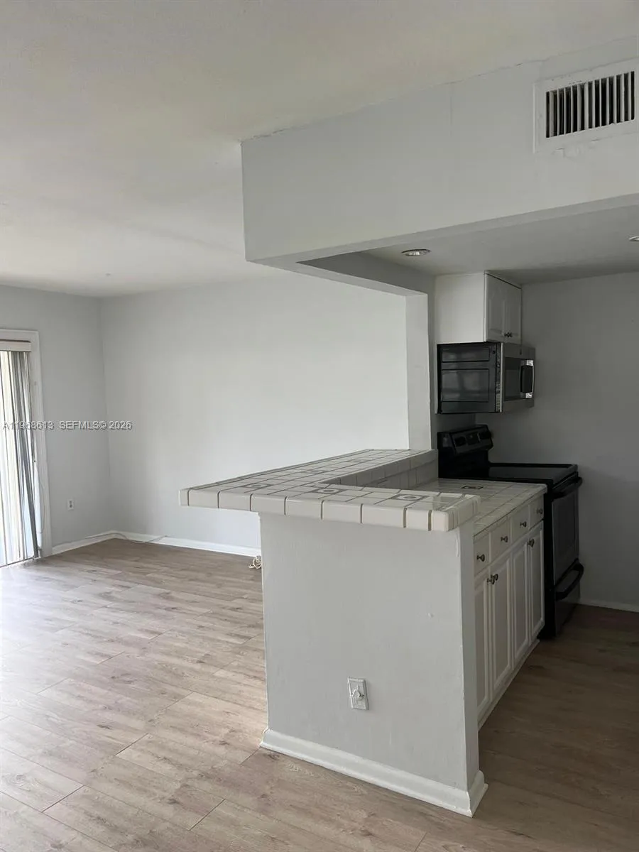 7304 Sw 82nd St A105, Miami, Florida 33143, Miami, Florida 33143, 1 Bedroom Bedrooms, ,1 BathroomBathrooms,Residential Lease,For Rent,7304 Sw 82nd St A105, Miami, Florida 33143,A11968613