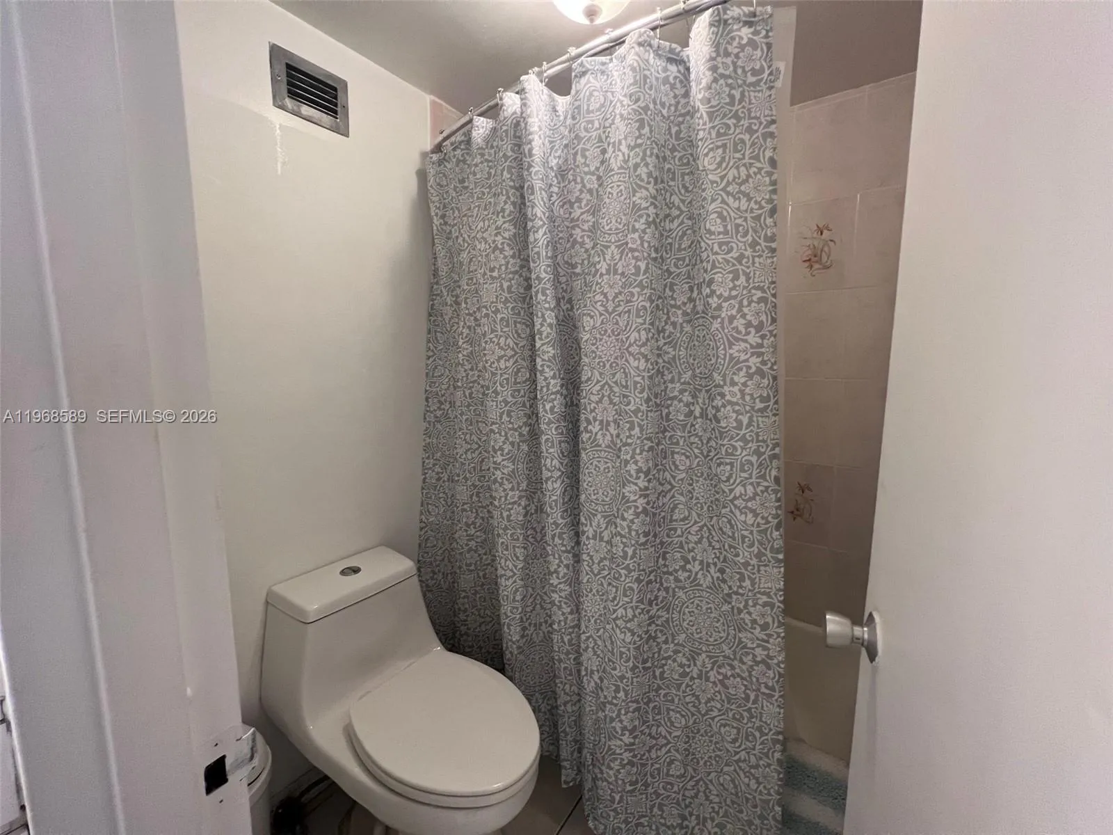 100 Lincoln Rd 415, Miami Beach, Florida 33139, Miami Beach, Florida 33139, 1 Bedroom Bedrooms, ,1 BathroomBathrooms,Residential,For Sale,100 Lincoln Rd 415, Miami Beach, Florida 33139,A11968589