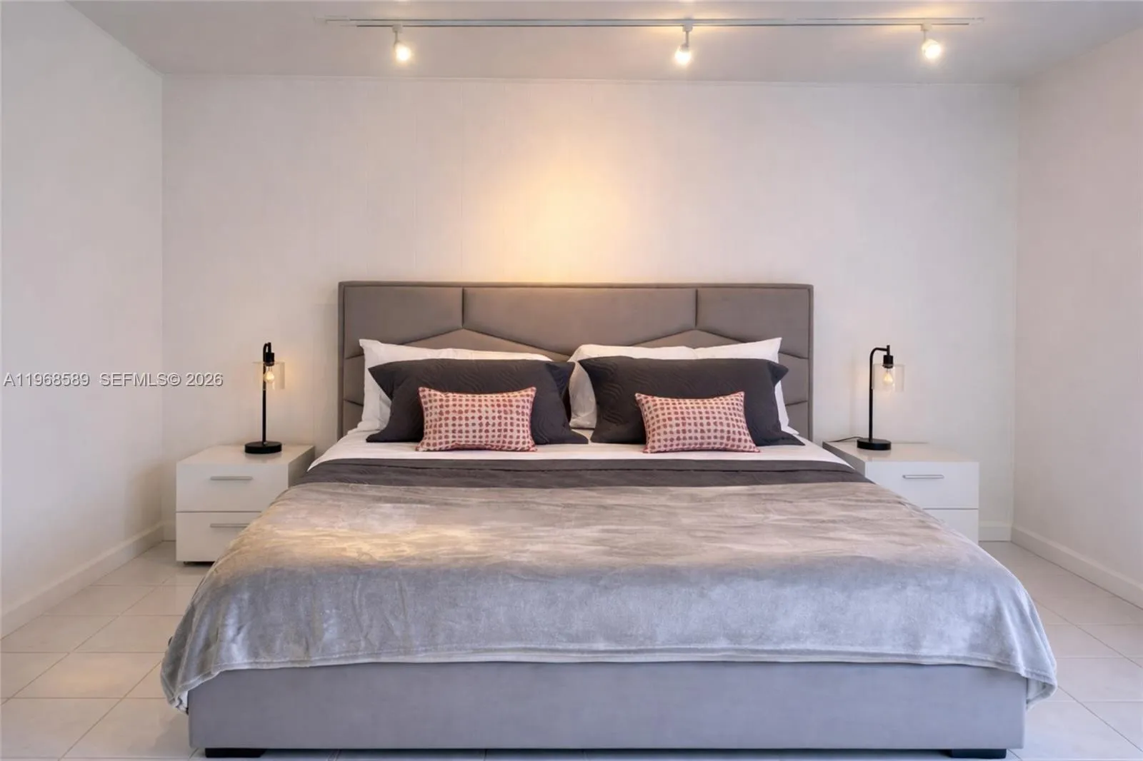 100 Lincoln Rd 415, Miami Beach, Florida 33139, Miami Beach, Florida 33139, 1 Bedroom Bedrooms, ,1 BathroomBathrooms,Residential,For Sale,100 Lincoln Rd 415, Miami Beach, Florida 33139,A11968589