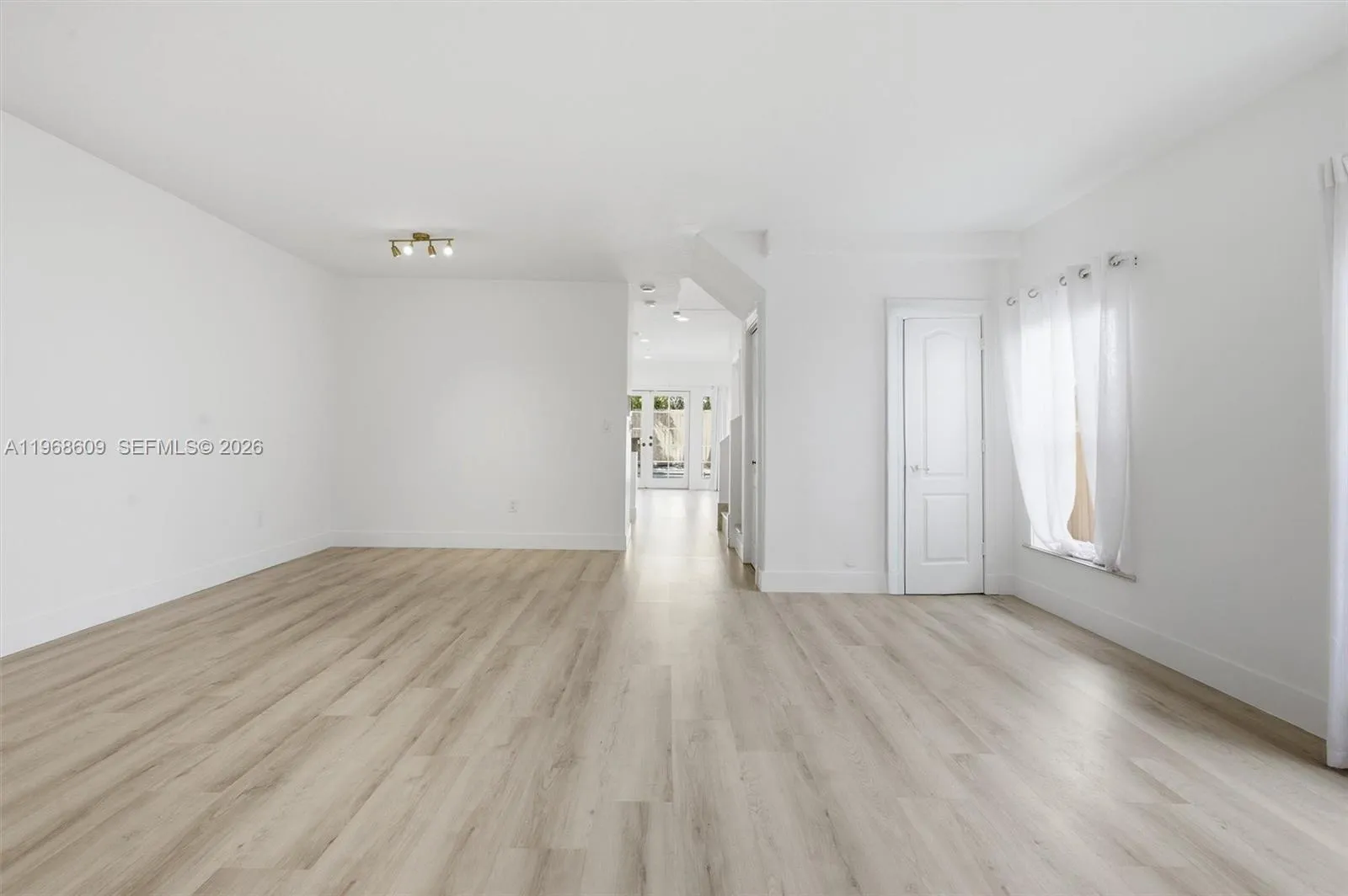 3047 Day Ave 1, Miami, Florida 33133, Miami, Florida 33133, 3 Bedrooms Bedrooms, ,2 BathroomsBathrooms,Residential Lease,For Rent,3047 Day Ave 1, Miami, Florida 33133,A11968609