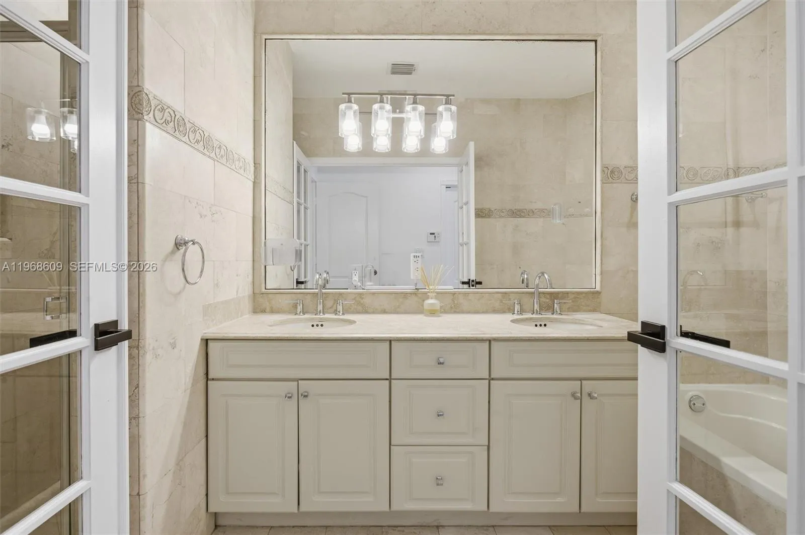 3047 Day Ave 1, Miami, Florida 33133, Miami, Florida 33133, 3 Bedrooms Bedrooms, ,2 BathroomsBathrooms,Residential Lease,For Rent,3047 Day Ave 1, Miami, Florida 33133,A11968609