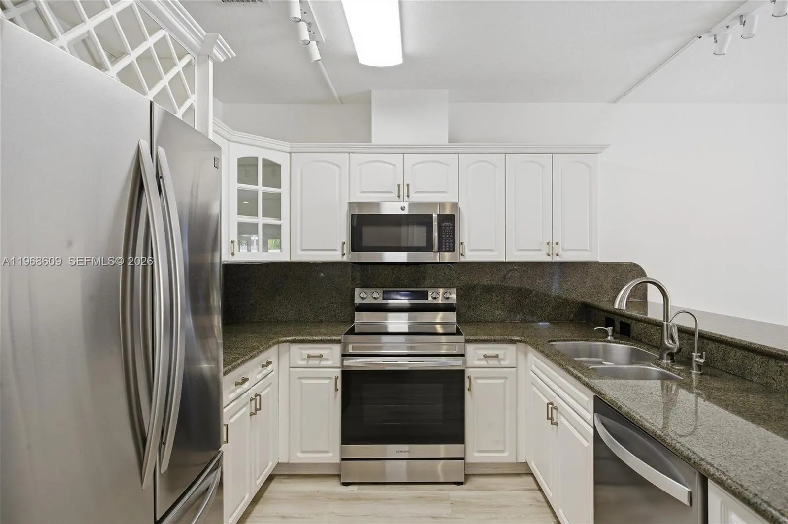3047 Day Ave 1, Miami, Florida 33133, Miami, Florida 33133, 3 Bedrooms Bedrooms, ,2 BathroomsBathrooms,Residential Lease,For Rent,3047 Day Ave 1, Miami, Florida 33133,A11968609
