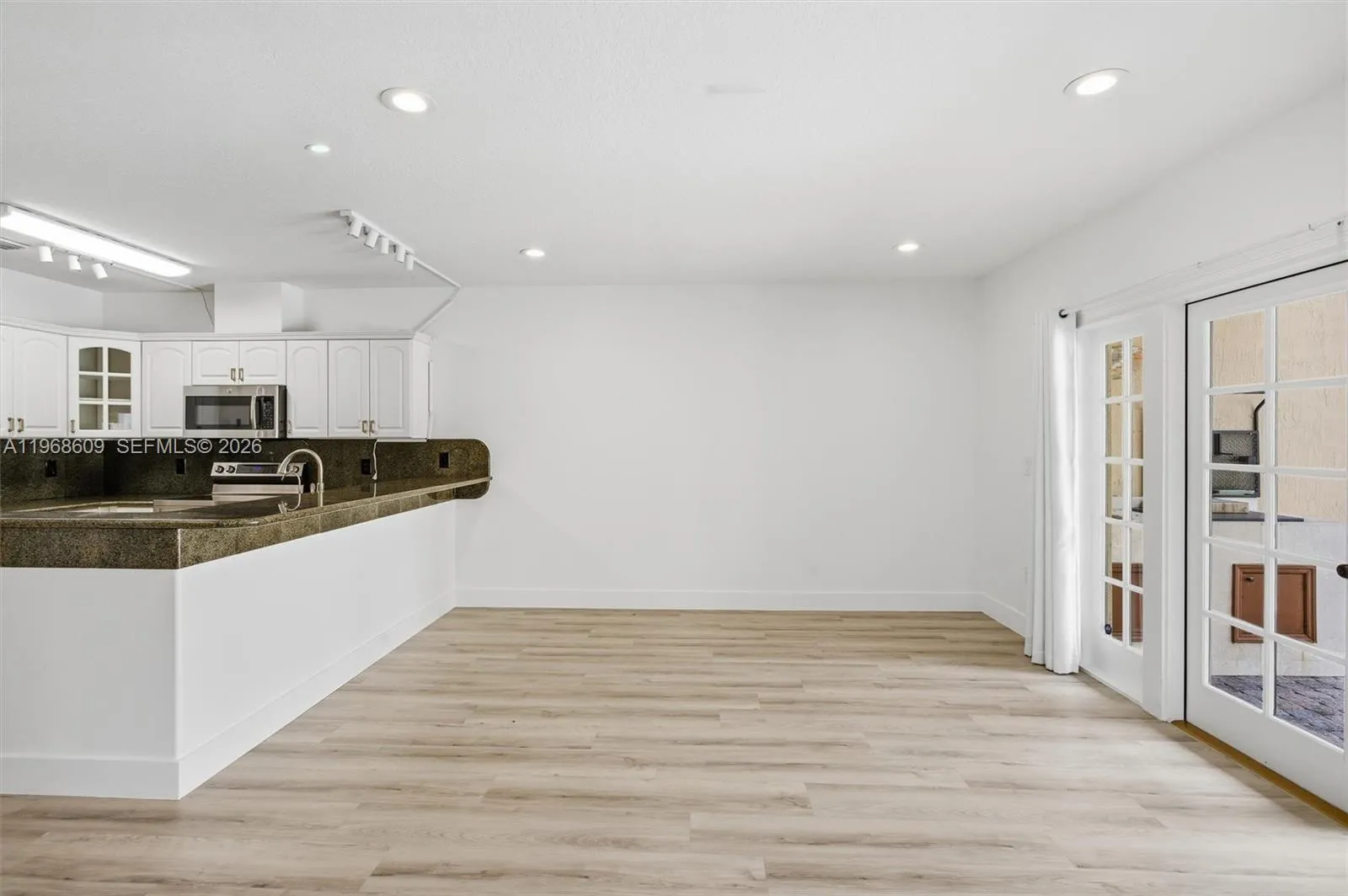 3047 Day Ave 1, Miami, Florida 33133, Miami, Florida 33133, 3 Bedrooms Bedrooms, ,2 BathroomsBathrooms,Residential Lease,For Rent,3047 Day Ave 1, Miami, Florida 33133,A11968609