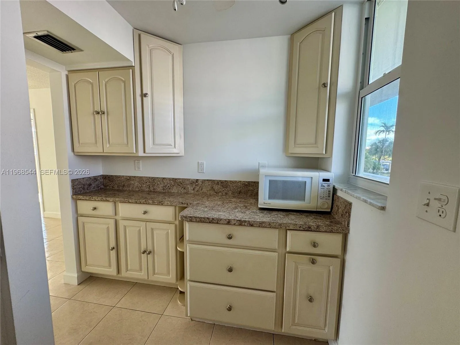 2855 Leonard Dr H202, Aventura, Florida 33160, Aventura, Florida 33160, 1 Bedroom Bedrooms, ,1 BathroomBathrooms,Residential Lease,For Rent,2855 Leonard Dr H202, Aventura, Florida 33160,A11968544