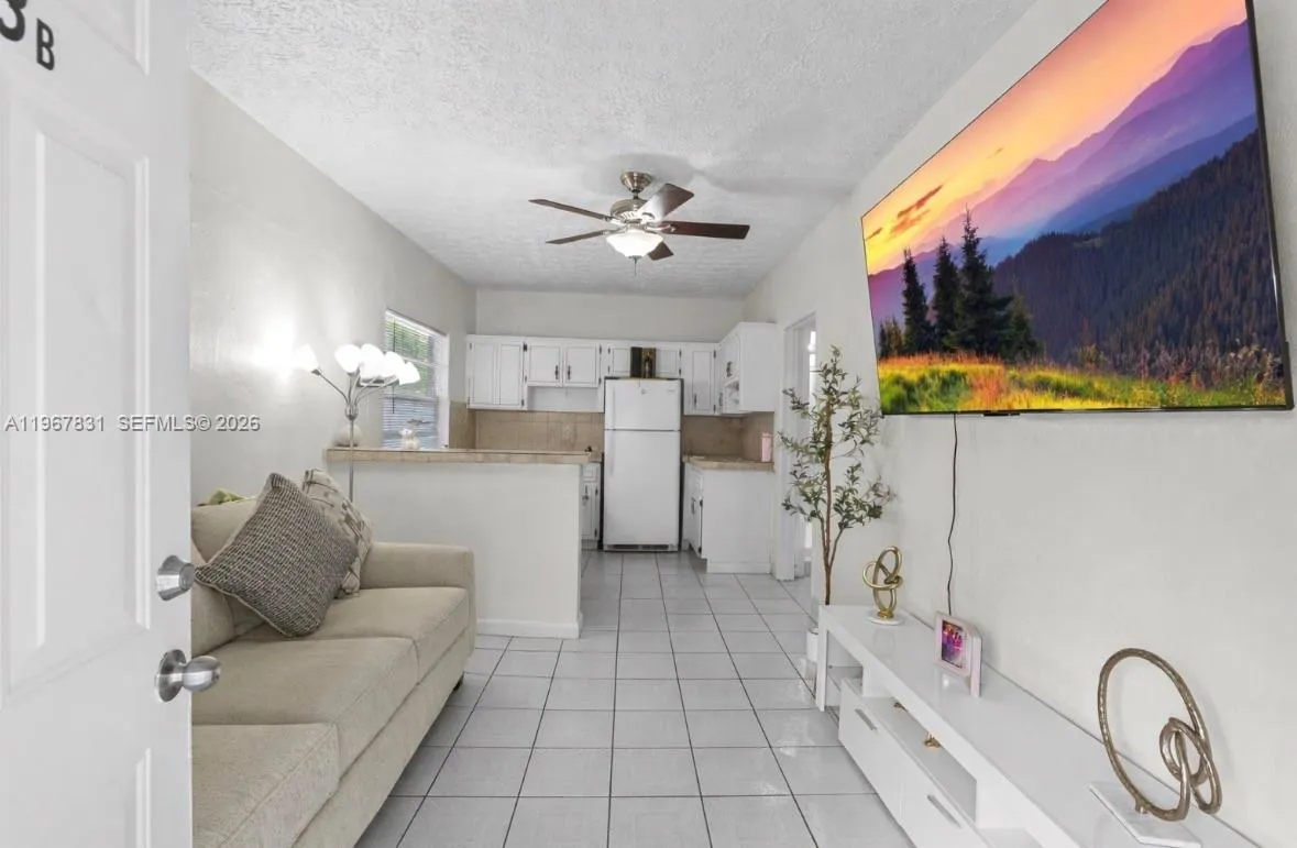 virtually decluttered